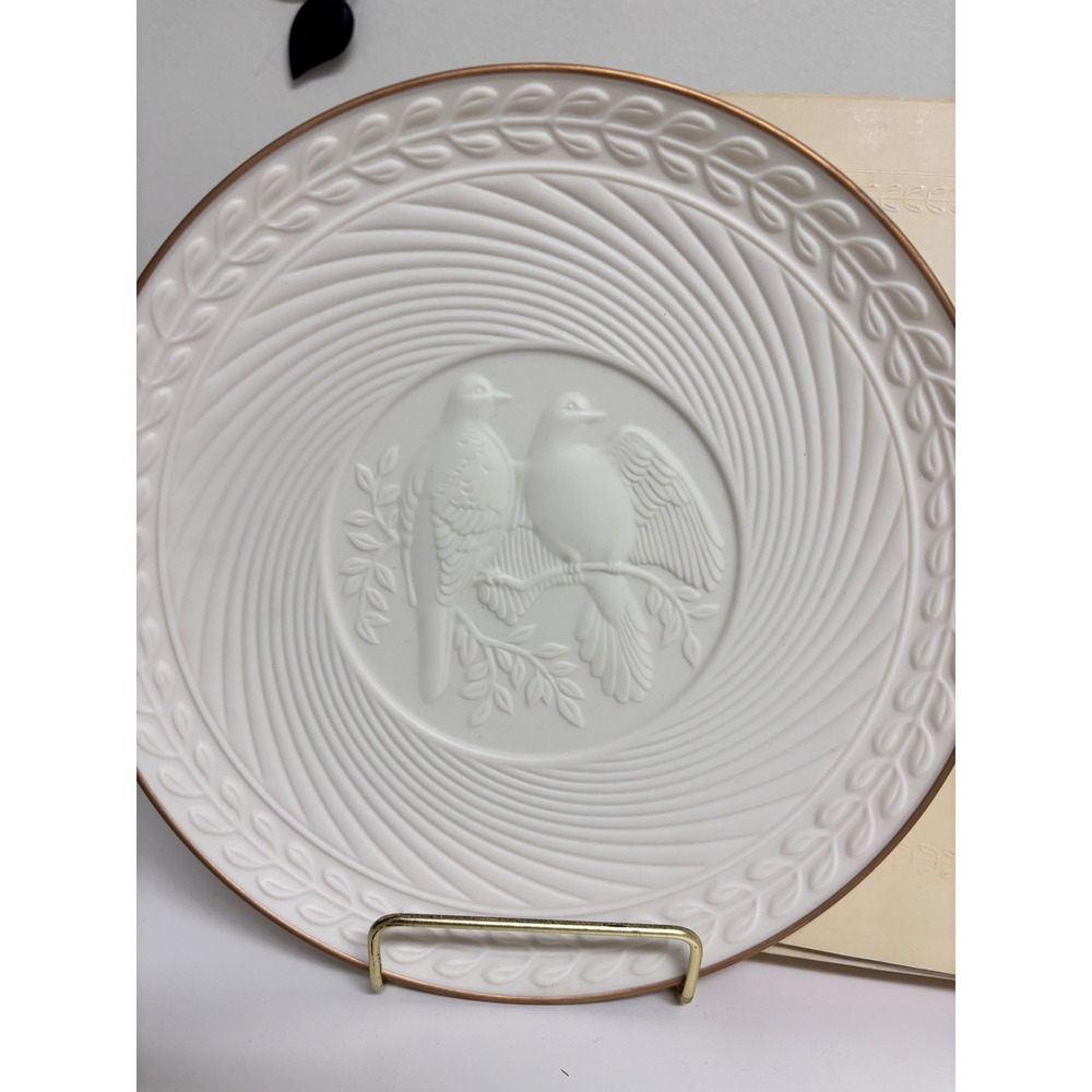Avon Classic‎ Wedding Plate 1986 Porcelain Trimmed in 14K Gold Decorative / box